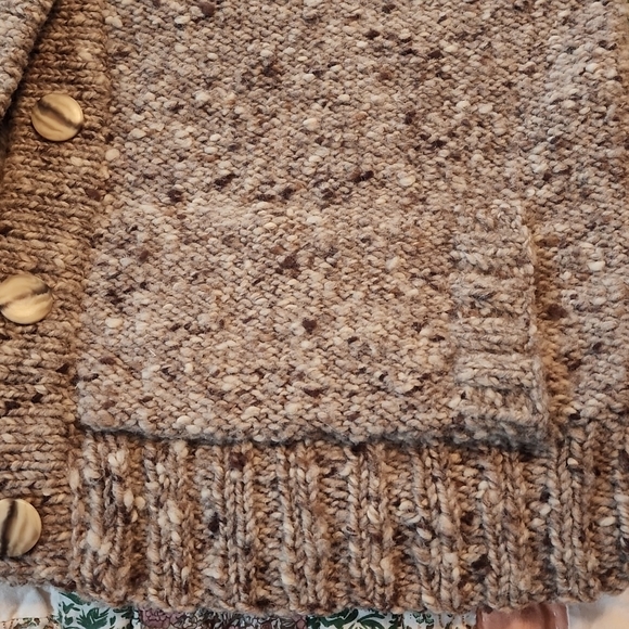 Gorgeous Handknit in Ireland Wool Sweater XLG. - Picture 9 of 10